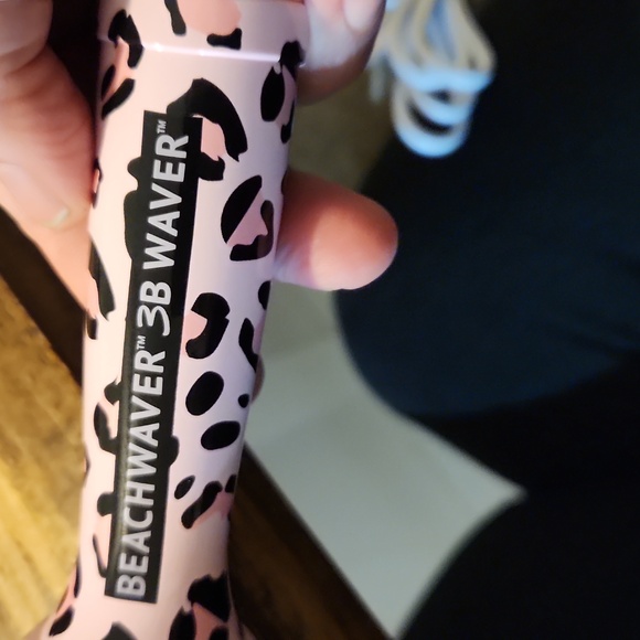 Beachwaver triple barrel curling iron - Picture 5 of 6